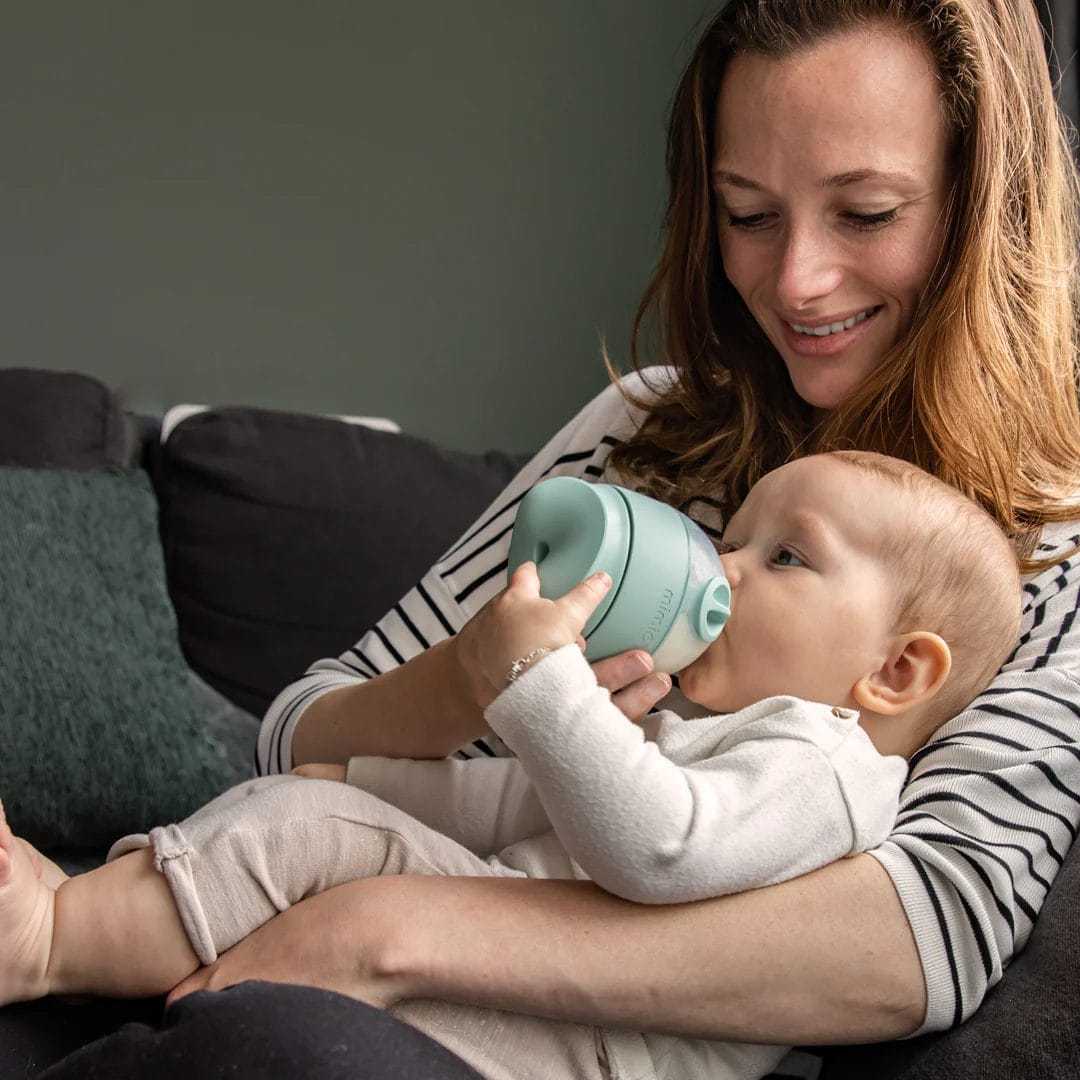 Red Dot-winning 2K baby bottle teat moulded in PBT and LSR