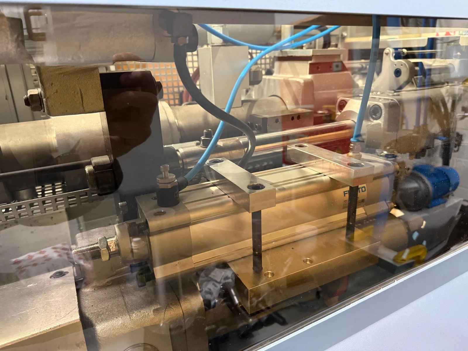 Injection moulding machine