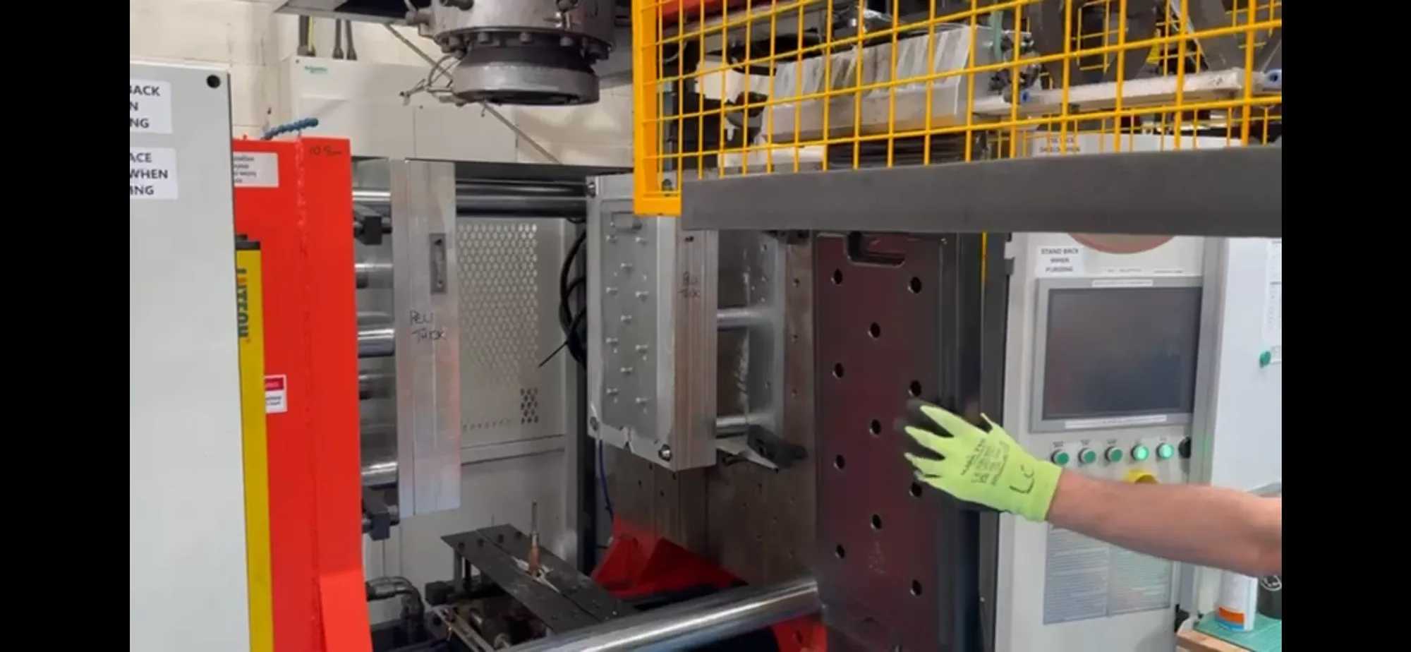 Peli BioThermal cold-chain part on the JWELL blow moulder